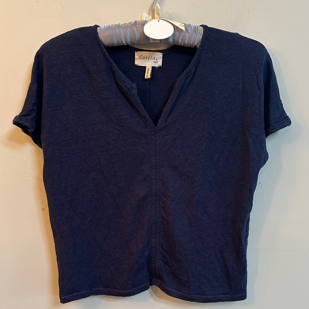 Cotelac Acote Linen Split V-Neck Top – Navy Blue with Metallic Copper Stitching